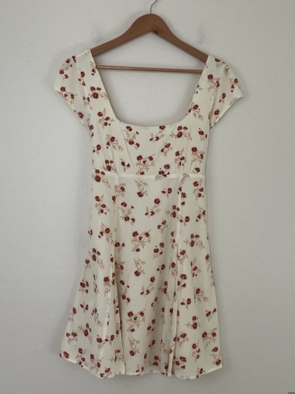 American Eagle Floral Cap Sleeve Mini Dress in Cream Size Small